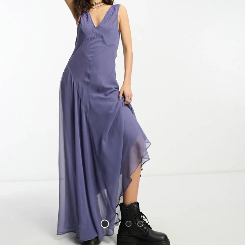 superfin blålila klänning köpt från asos! använd en gång på balen förra året :-) nypris 799kr. Klänningar.