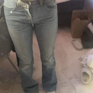 Ljusblå low waist lee jeans, aldrig använda så de är i väldigt bra skick!💕