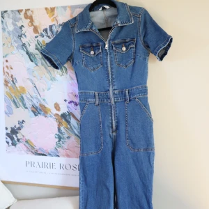 Byxdress från Stradivarius  - Storlek S, använt endast ett par gånger så i ny skick. 💞