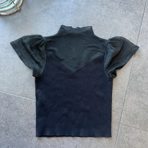 Super söt blus  - Ganska liten i storleken ❣️