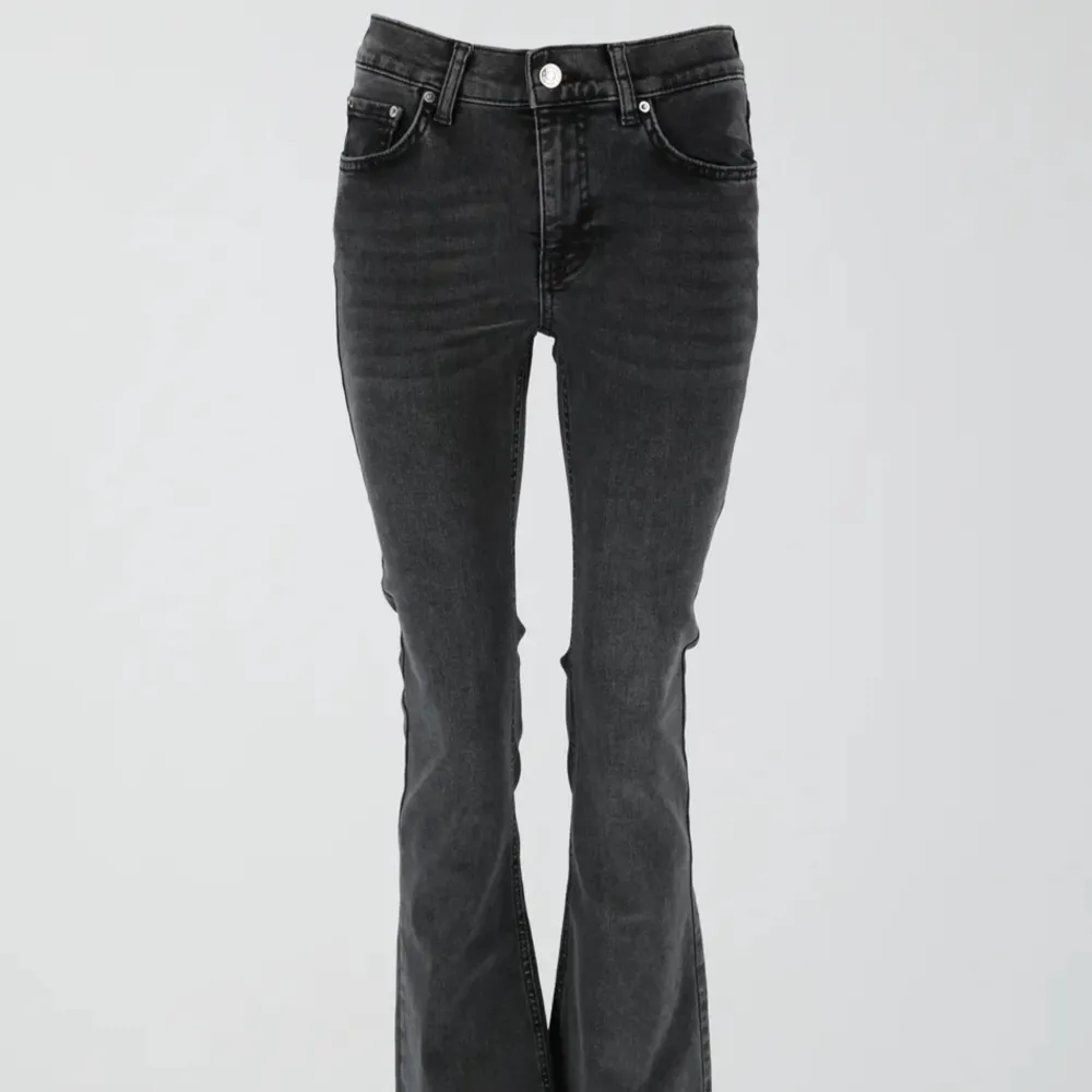 Superfina lågmidjade jeans från gina som tyvärr inte kommer till användning längre 💞. Jeans & Byxor.