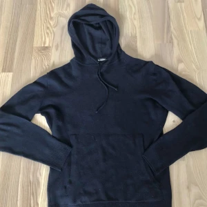 Merinoull j.lindeberg hoodie - merinoull j.Lindeberg hoodie| inga defekter och är i ett bra skick | priset kan diskuteras och tar emot byten | skickar via postnord | skriv om du har några fråger eller om du är intresserad |