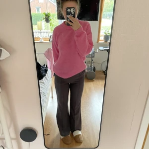 Grå kostymbyxor  - Säljer dessa superfina kostymbyxorna från Gina tricot😍 använt få gånger🩷✨