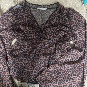 Leopard blus  - Såå snygg leopard blus!