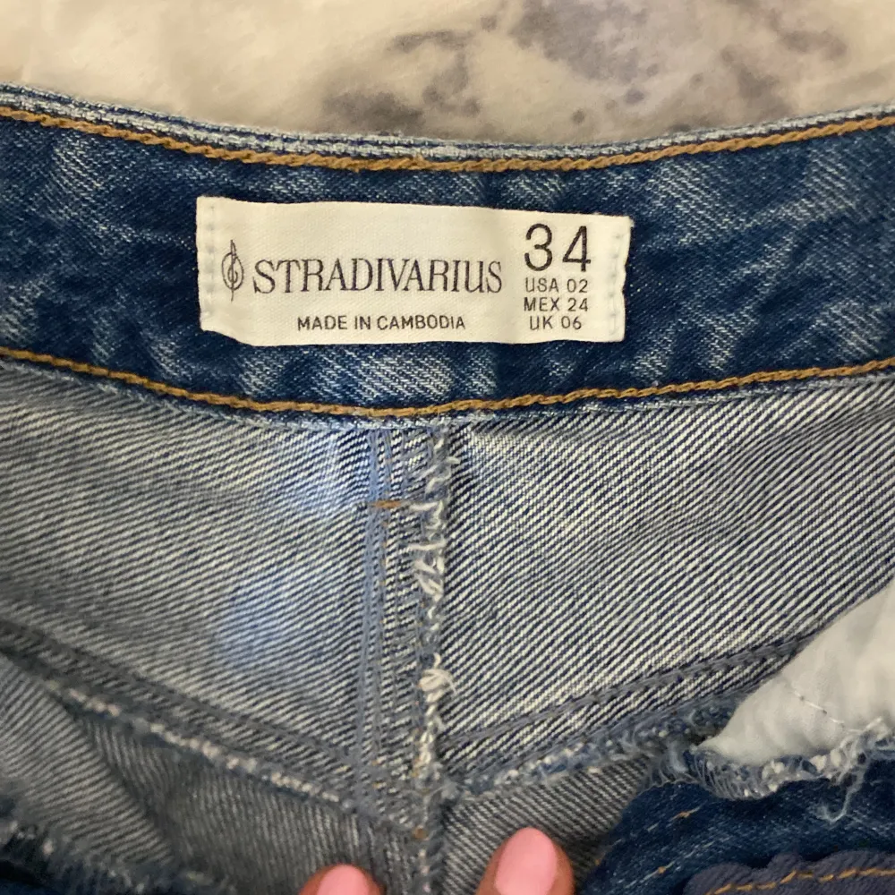 säljer dessa jeansshorts då de inte passar mig, väldigt bra skick!💕. Shorts.