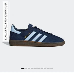 Adidas spezial mörkblå  - Endast använda en gång, inga skador eller defekter. Perfekta nu inför sommaren! Säljer på grund av att de var för små för mig. Priset kan diskuteras. 💞💞