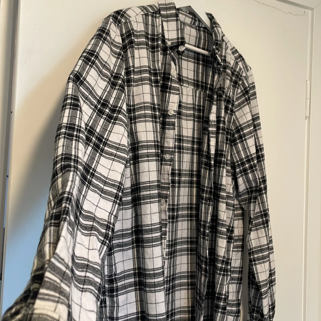 Svart rutig skjorta - 90