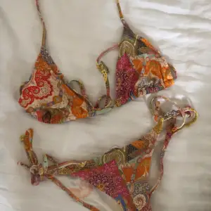 Söker denna bikini från zara home! Tror den såldes 2018💖hör av dig om du kan tänkas sälja den till mig!!