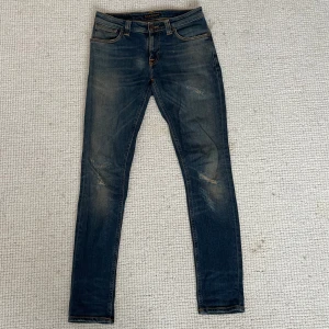 Nudie jeans  - Hej! Säljer nu dessa super populära jeans. Jeans är i superfint skick. Jeans är i w29 men passar W30