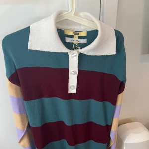 Randig tröja från Gina Tricot - S men är som en xl, använd Max 5 gånger men inte min stil så dags att sälja