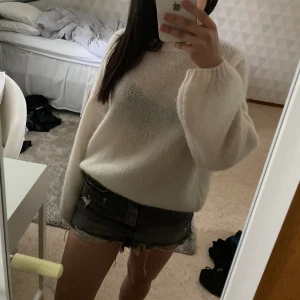 Jeansshorts - Gråa jeansshorts från zara som bara är använda ett fåtal gånger❤️‍🔥