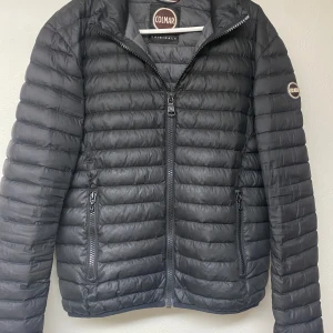 Colmar Jacka - Skick 8/10 Strl: 42 Nypris: 3500 Pris Går Att Ändra! Jag står för frakt såklart! 💯 Skriv Om Du Vill Ha Mer Bilder! 💸