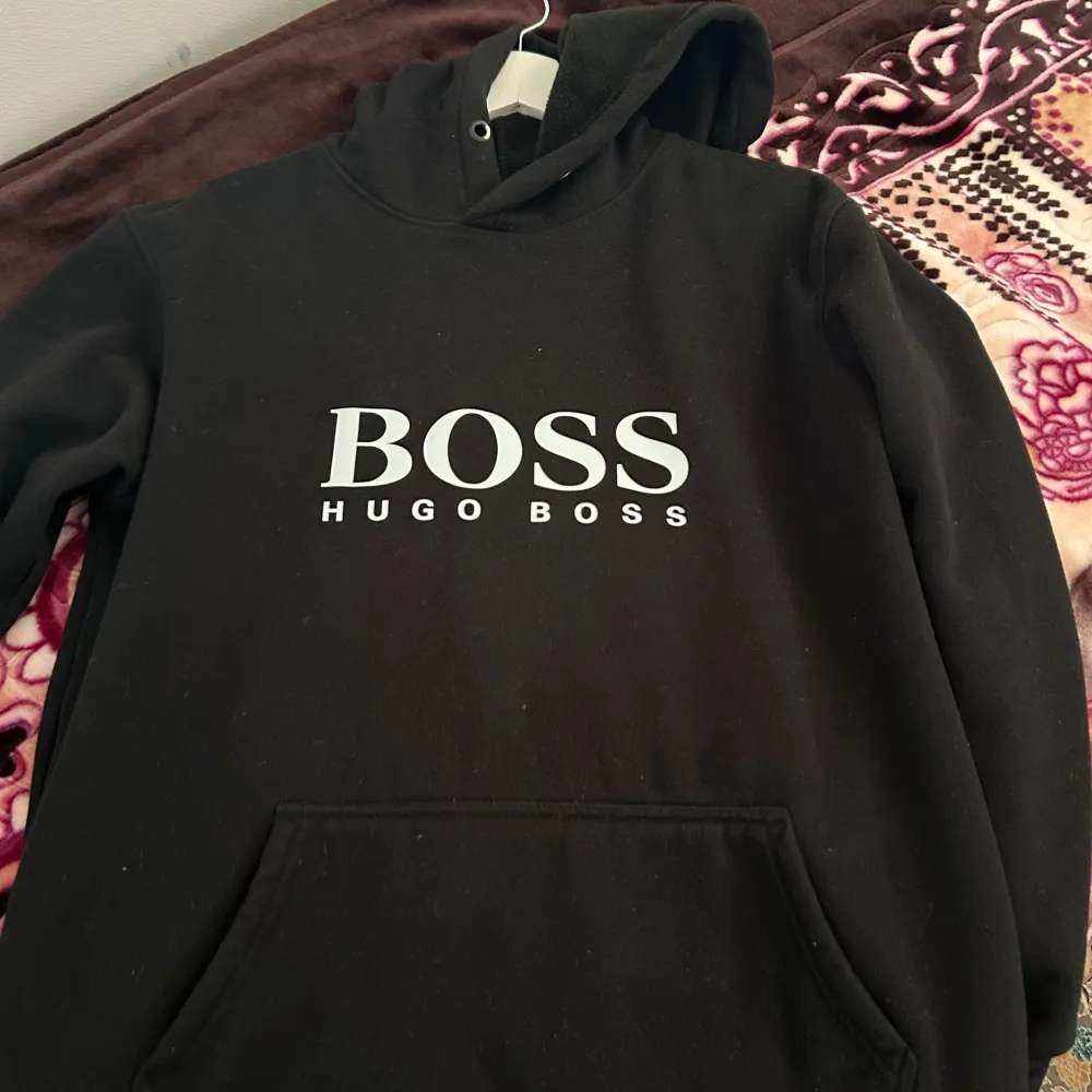 Hugo boss hoodie använd skick. Hoodies.