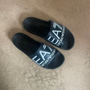 Armani tofflor  - -