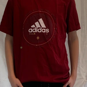 T-shirt - T-shirt, använd väldigt få gånger, det är bra skick