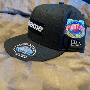 Supreme box logo keps - En supreme box logo keps i ny skick!  Köpt i supreme butiken i London. 