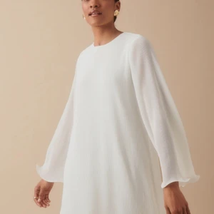 Pleated wave edge mini dress - Helt ny, köpt från Gina tricot. Prislappen är kvar!! 