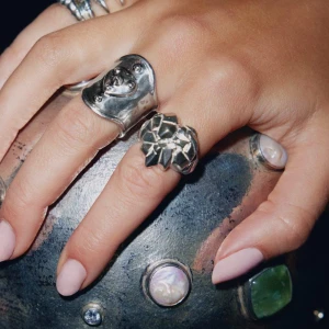 Maria Nilsdotter heart of stone ring  - Heart of stone ring från Maria Nilsdotter💍💍💍stl 17 silver (box tillkommer såklart) 🩷🩷🩷🩷
