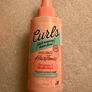*NY*Anti-Frizz Hair Tonic, 150 ml, Fr Curls  - Ny oanvänd.  Stor på TikTok  Tonic för lockar, lätt formula. Motverkar frissighet, ickefet, flexibel finish för lockigt och frissigt hår, formula för glans, med extrakt av röd frukt. 