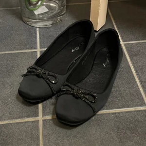 Ballerina skor  - Jättefina ballerina skor som knappt använts. 🩰🎀 Köp inte dirket 