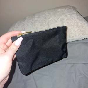 Neccesär  - Söt oanvänd neccesär, inga defektet eller fel🫶🏼