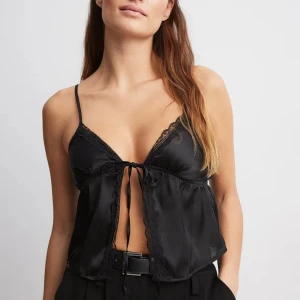 Topp - Hej🩷Säljer denna jätte fina topp eftersom den inte kommer till användning längre, endast använd tre gånger🩷