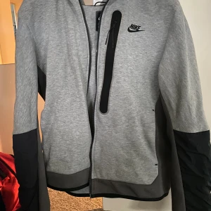 Nike tech fleece kofta - Nike tech fleece kofta old szn Skick 9/10 