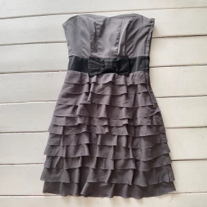 volang klänning 🩶 - jättefin & söt volangklänning från H&M i storlek 36🩶