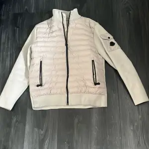 Helt ny Moncler Cardigan för bra pris Pris går att diskutera Bästa kvalitet 