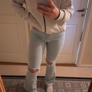 Dr Denim jeans - Säljer nu mina högmidjade moxy flare jeans med hål för att dom inte kommer till användning längre😊