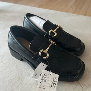 Loafers  - Helt nya från hm!