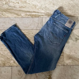 Replay Anbass 34/32 - Passar 175-185cm lång!