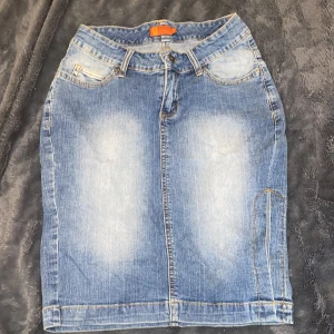 jeanskjol  - korta nya och oanvända jeanskjol!!!✨ 