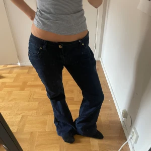 Bootcut jeans - Så coola flare och Lågmidjade jeans! Midjemått ä: kommer upp snart