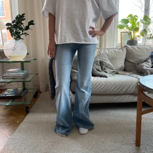 Jeans  - Säljer dessa så fina Ljusa jeans perfekta till sommaren❤️‍🔥❤️‍🔥❤️‍🔥