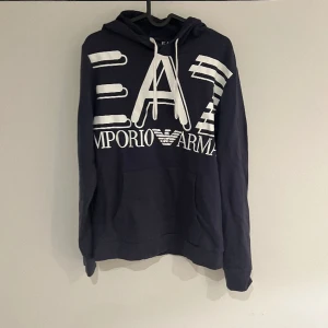 Fet armani hoodie - Inga defekter, storlek M, nypris 1500, mitt pris 800