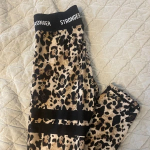 Stronger tights  - Säljer dessa stronger tights då de ej har kommit till användning! Nypris 800