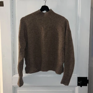 Stickad tröja - Stickad tröja i S från H&M. Säljer för 80kr + Frakt