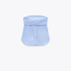 Sommar topp - Säljer nu denna jättefina topp från zara💗 inga de effekter och knappt använd. Skriv privat för fler bilder eller frågor 💗använd gärna köp nu! 