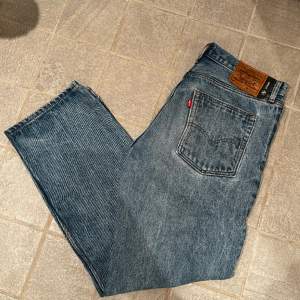Robusta Levis skate jeans, bra skick, storlek 32/32, nypris cirkus 1000kr, skriv till mig om det är något du undrar!