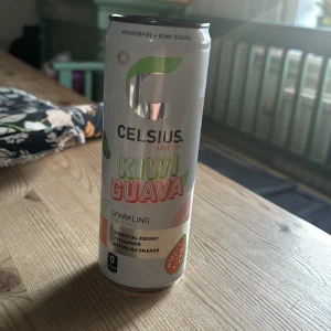 Energidrycks  - Har 18 celsius kiwi guava som jag vill bli av med för jag har slutat med energidricka. Antingen 15kr/st eller alla för 260kr