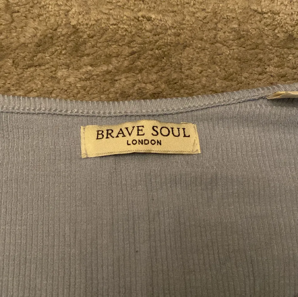 Säljer min blåa t-shirt från Brave soul. T-shirts.