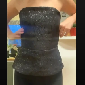 Glitter fest topp - Glitter fest topp ifrån hm i storlek 36 ❤️‍🔥❤️‍🔥❤️‍🔥