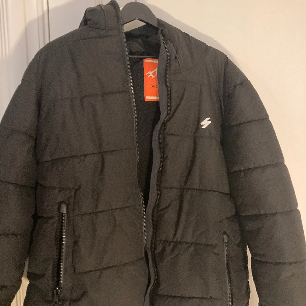 Black Super dry puffer, bought for 1599 skr 2 months ago. Selling because moving back overseas. Jackor.