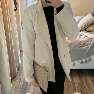 Blazer i linne - Blazer i linnetyg från nakd. Aldrig använd🤍 köpt för 849kr!