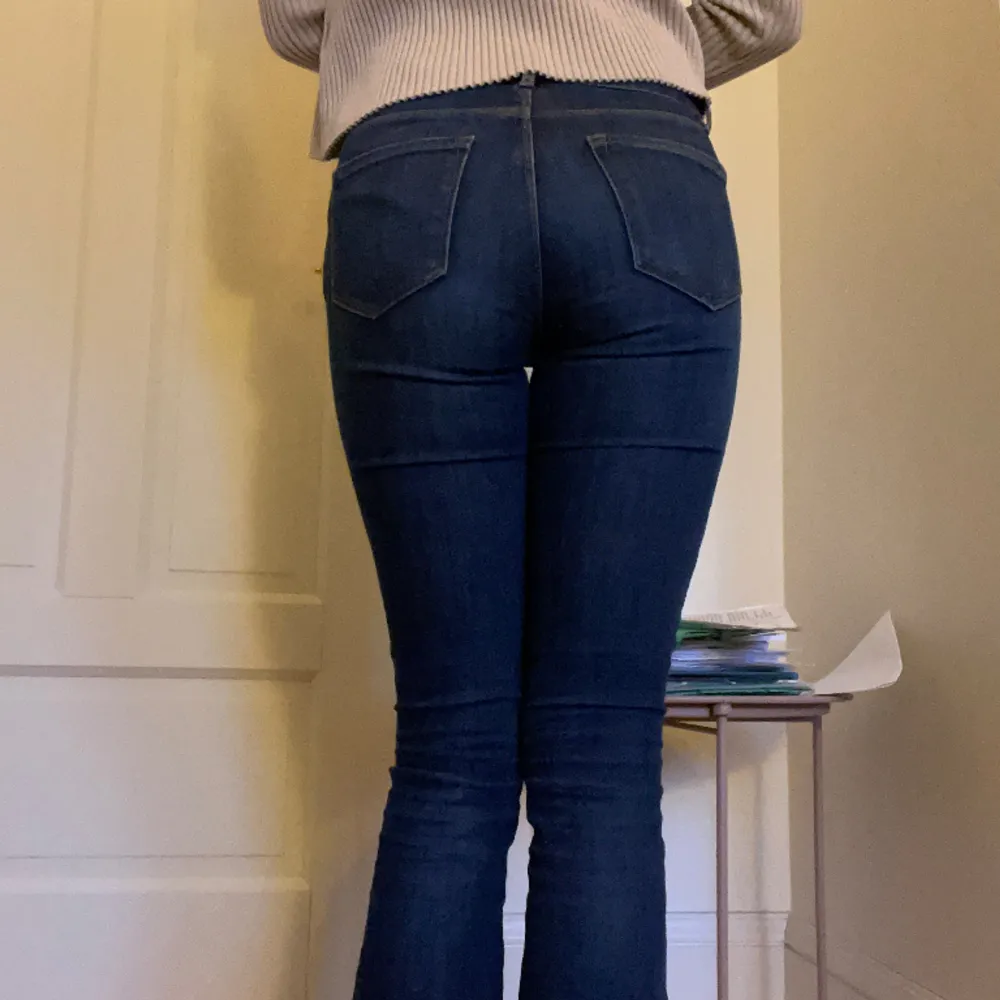 Vintage utsvängda tighta mårinblå jeans från Cubus, storlek 34💕 (Smått slitage på knäet). Jeans & Byxor.