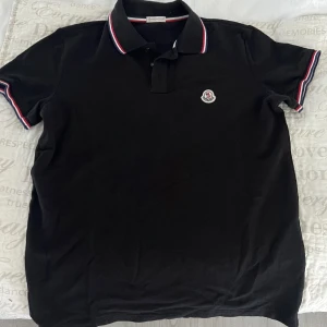 Moncler piké - Rensade min garderob och hittade denna snygga piké jag inte använt på några år.