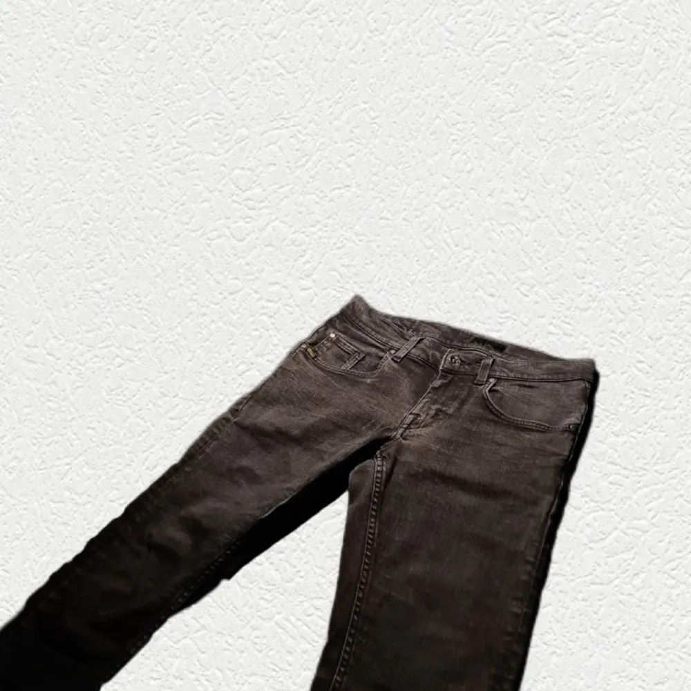 Tja, säljer nu dessa tiger of Sweden jeans i en mörkgrå färg. Dem är i storlek 29/32 och har ett fint skick. Skriv vid fler funderingar! . Jeans & Byxor.