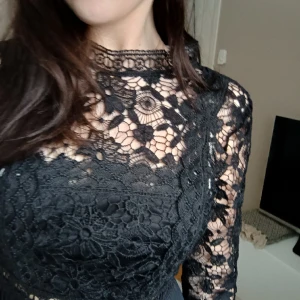 Spets klänning  - Super fin klänning från Zara i xs som tyvärr inte passar mig längre. 💓 Nypris 300 Hör av er om frågor, eller fler bilder 📸📸