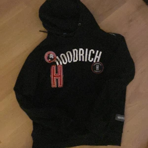 Hoodrich tröja  - Säljer nu denna hoodrich tröja då den inte var snygg på mej! 